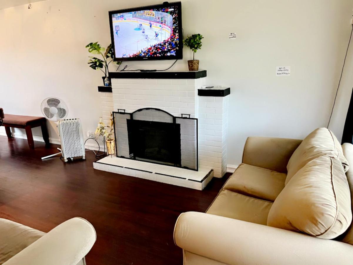 Вилла Vintage - 3 Bed House - North Surrey - Ping-Pong And Pool Table - Tv Cable Экстерьер фото